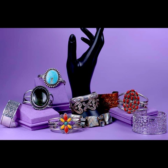 Meet your Posher, Twogirlsjewelrydeals - Picture 2 of 3